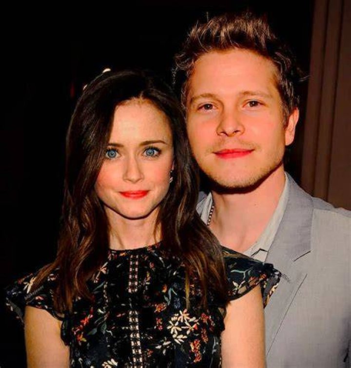 Who Is Matt Czuchry Girlfriend? Is He Married? - SarkariResult
